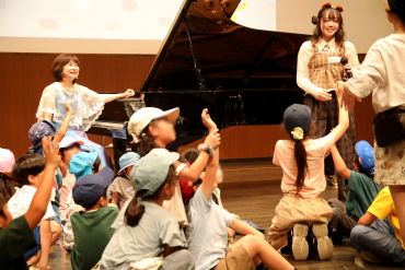 ワークショップに参加する小学生の様子